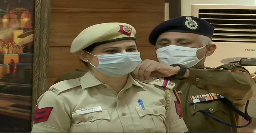 महिला हेड- कॉस्टेबल को मिला पहला आउट-ऑफ-टर्न प्रमोशन, 76 बच्चों की बचाई थी जान महिला हेड- कॉस्टेबल को मिला पहला आउट-ऑफ-टर्न प्रमोशन, 76 बच्चों की बचाई थी जान